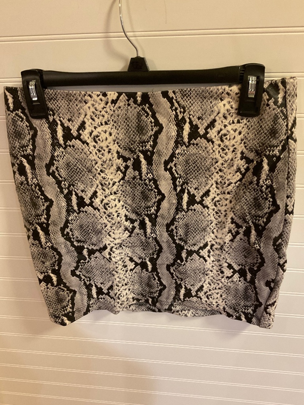 Charlotte Russe Snakeskin Print Mini Skirt. Size: M. NWT